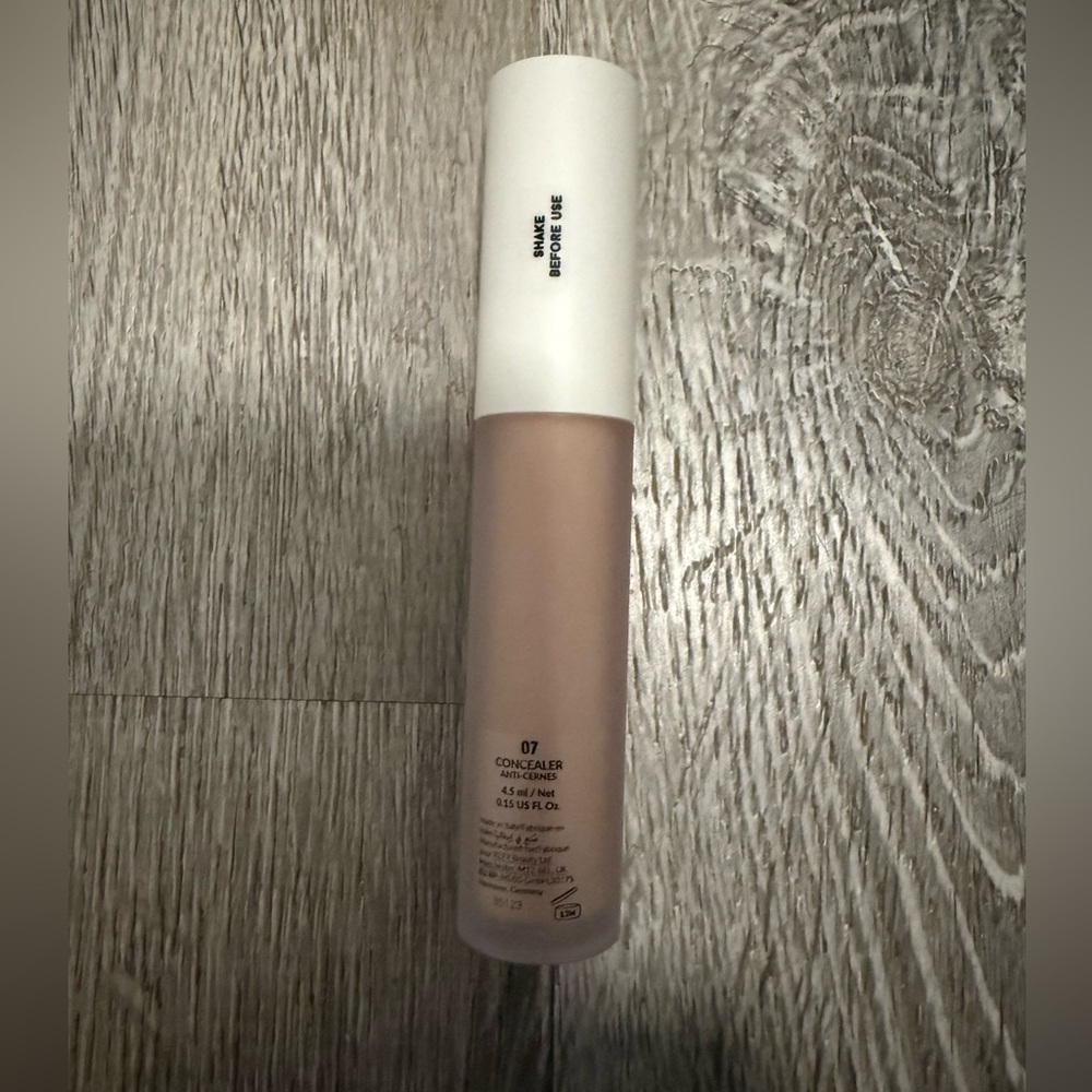 Refy Brightening and Blurring Serum Concealer with Plant-Derived Squalene - 07 - Picture 3 of 8